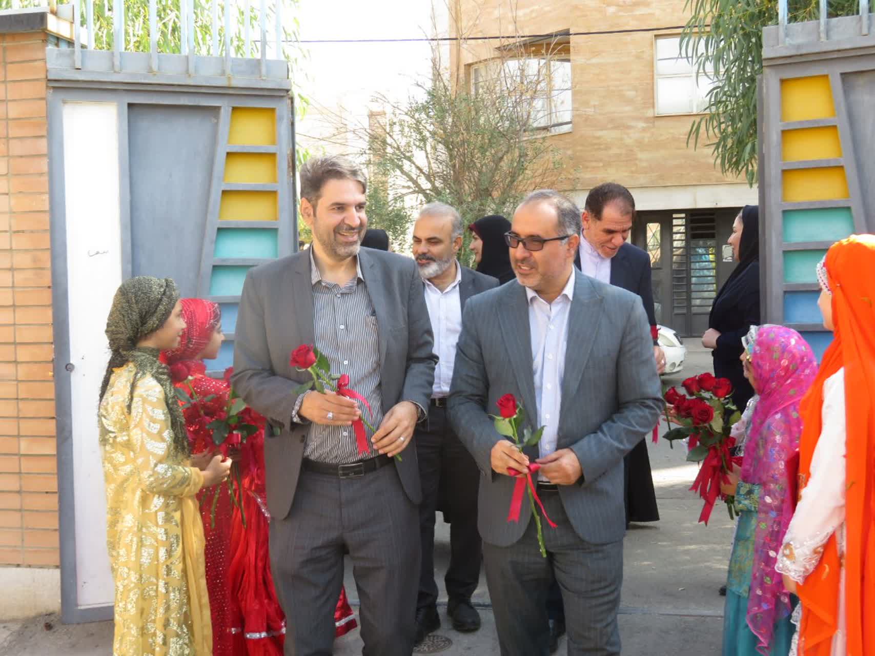 افتتاح زمین چمن مصنوعی ۱.۸ میلیارد تومانی دبستان فدک شاهین‌شهر به یاد شهید ماکان نصیری