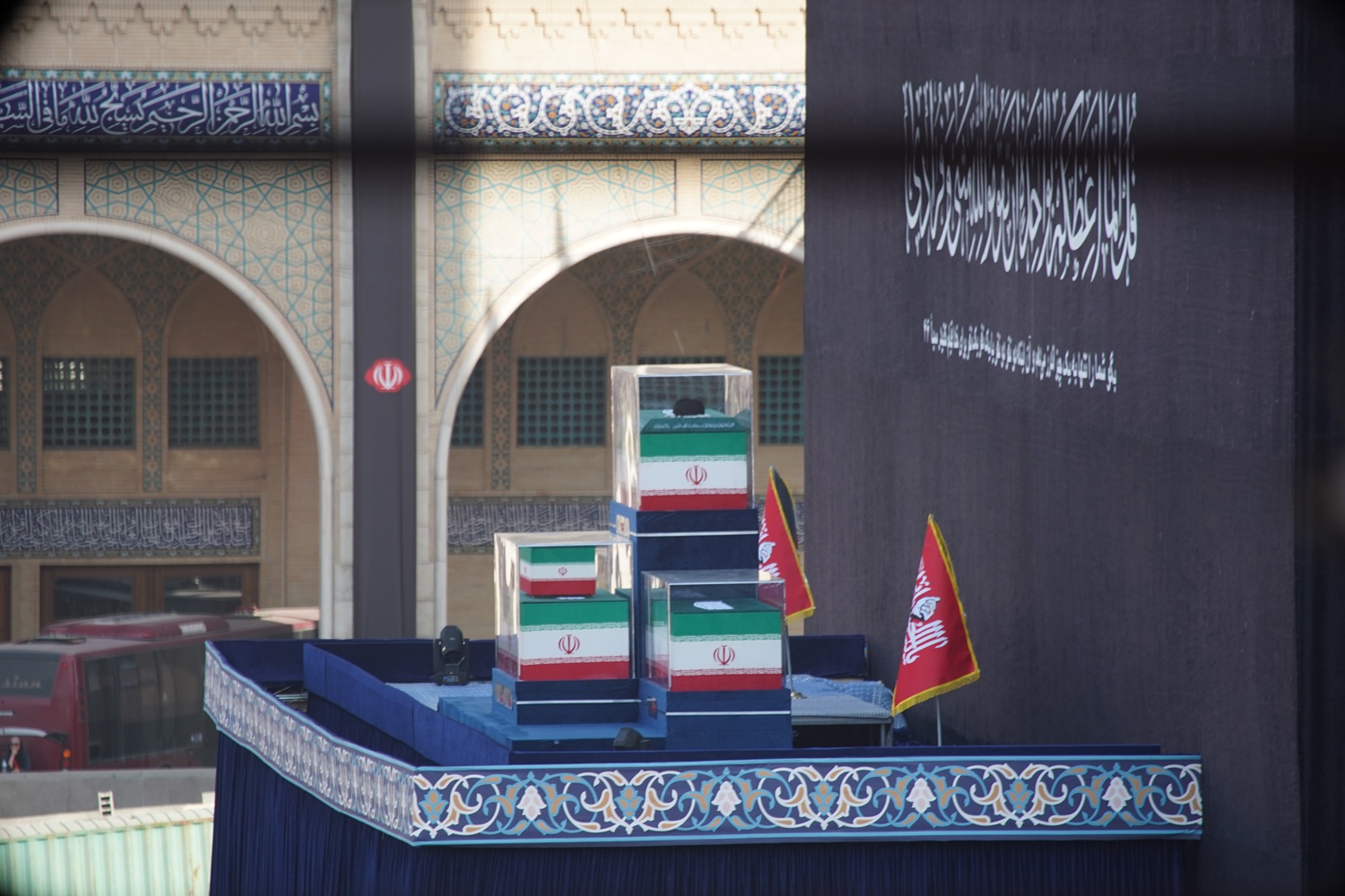 تهران در قاب تشییع؛ حضور گسترده عزاداران در مراسم وداع با قائد شهید امت اسلام در تهران