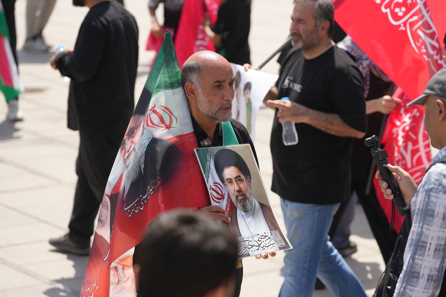 تهران در قاب تشییع؛ حضور گسترده عزاداران در مراسم وداع با قائد شهید امت اسلام در تهران