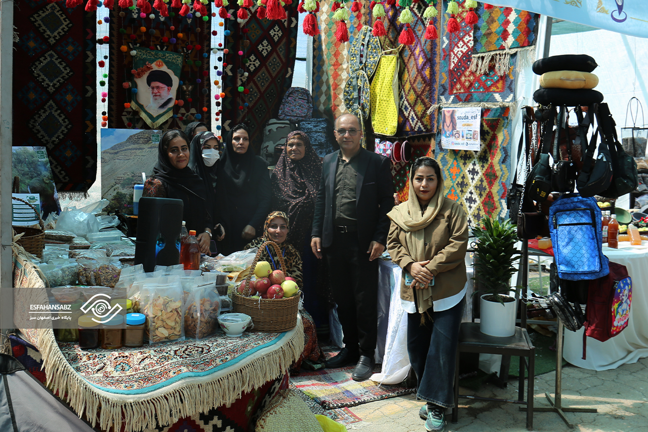 گزارش تصویری از نخستین جشنواره سیب در کُمه؛ بابازرنگ در مسیر تبدیل شدن به مقصد گردشگری پادنا