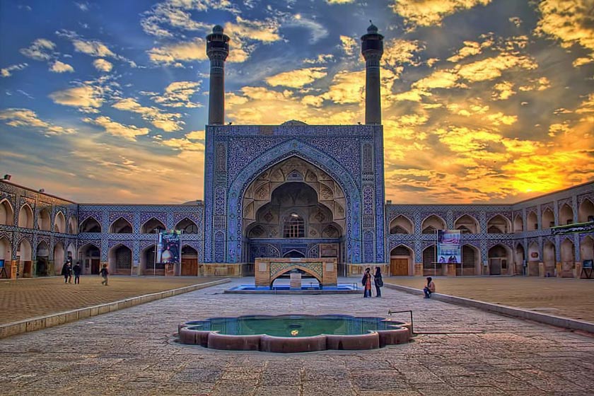مسجد باید به پایگاه جذب جوانان و تقویت وحدت اجتماعی تبدیل شود