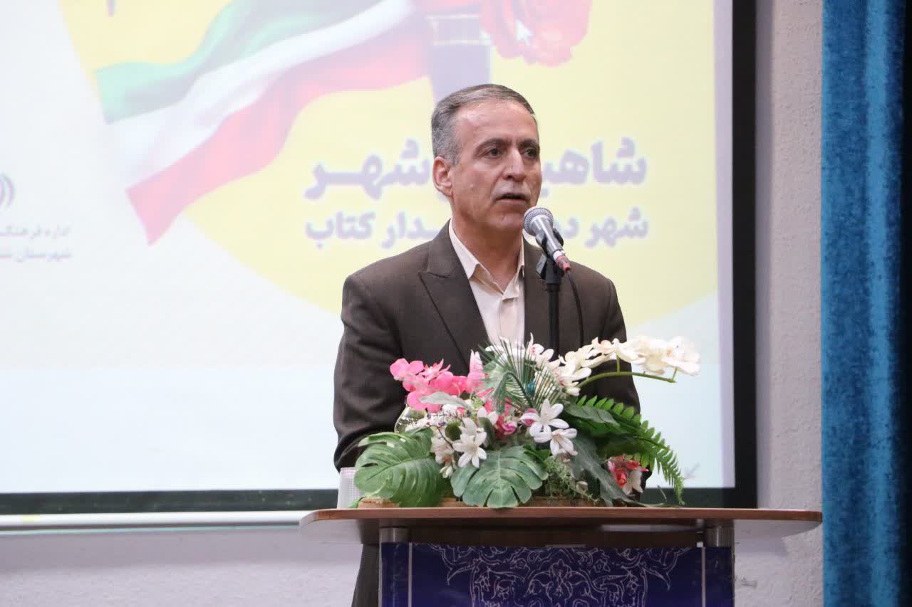 فرماندار شاهین‌شهر: قلم نقشی مؤثر در تعالی فرهنگی و فکری جامعه دارد