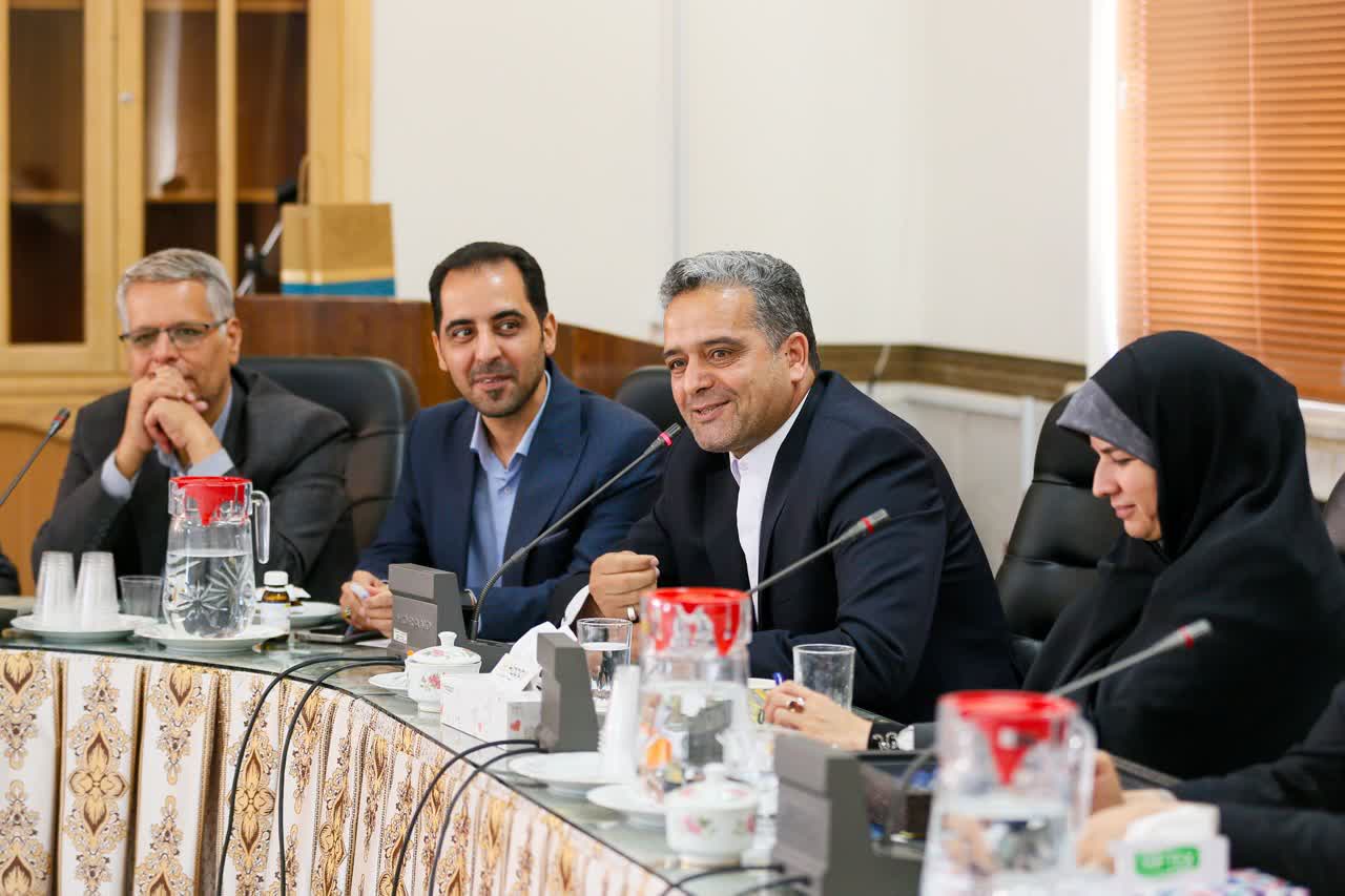 فرماندار ویژه نایین: جناح‌بندی‌های سیاسی نباید مانع خدمت‌رسانی به مردم شود